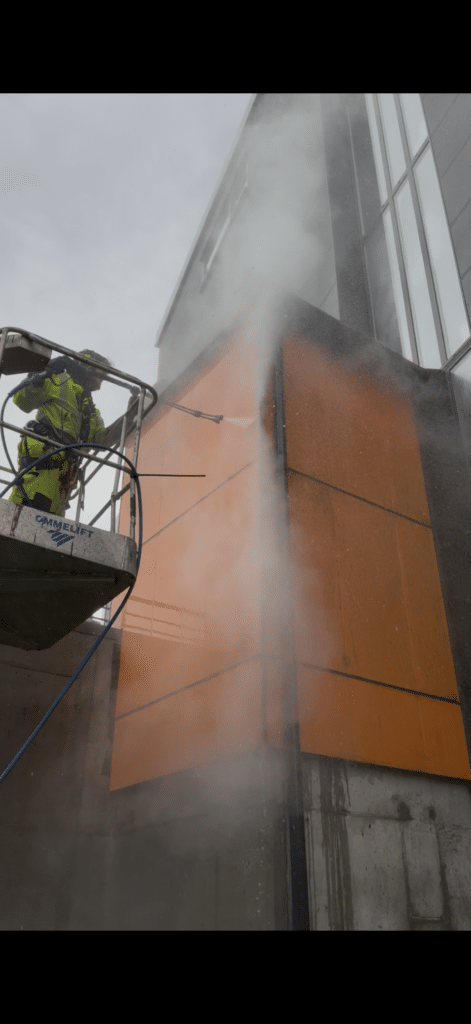 Høytrykkspyling i Bergen av Ung Uteservice